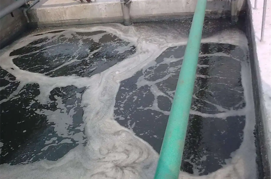 (圖:污水處理泡沫)