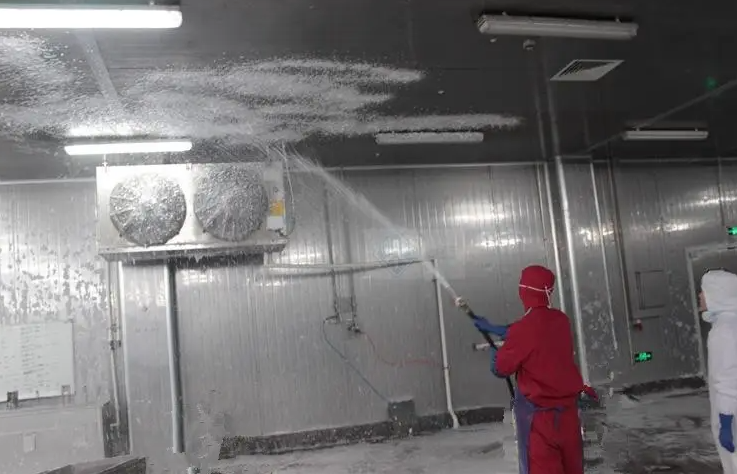 （圖：清洗劑清洗現(xiàn)場泡沫）