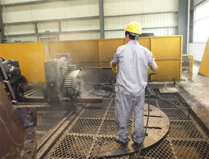 （圖：高壓噴淋清洗現(xiàn)場）