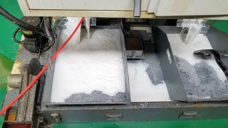 (圖:切削液消泡劑析出)